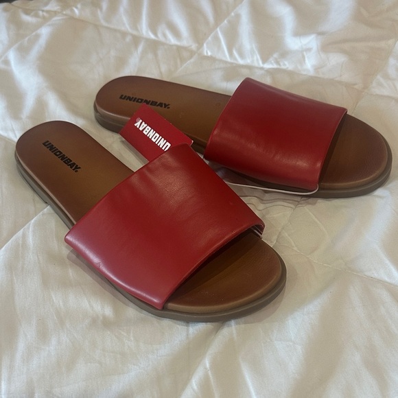 NEW UNIONBAY Women's Vibrant Red Slide Sandals size 10 - Picture 2 of 6